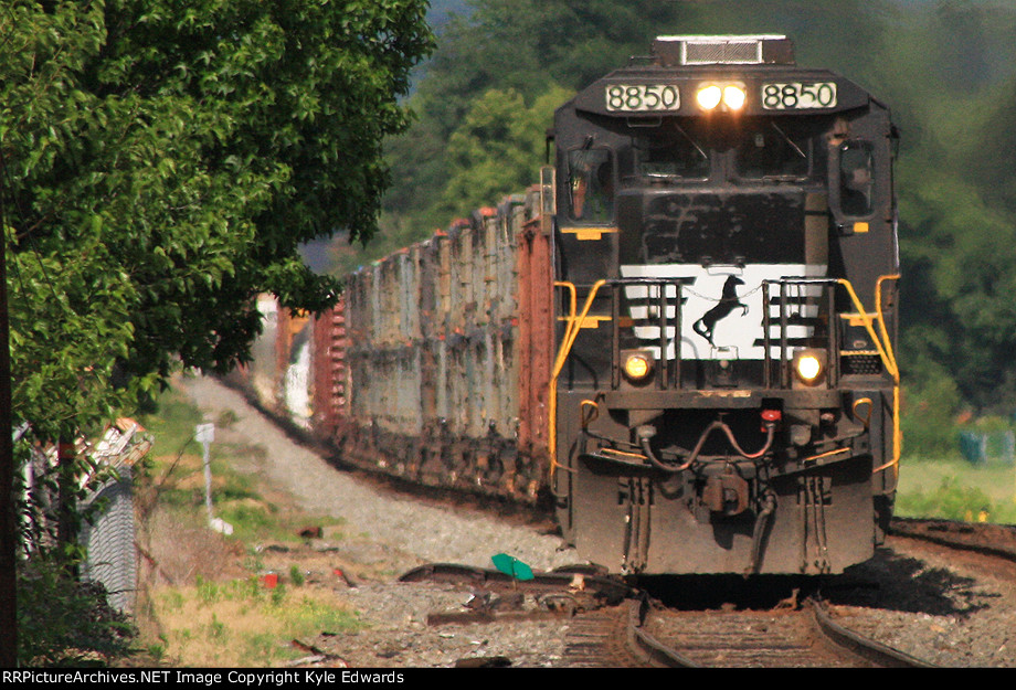 NS C40-9 #8850 on 15T